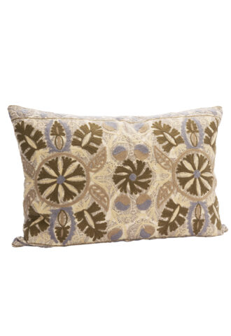 Coussin rectangulaire brodé motifs floraux beige et marron